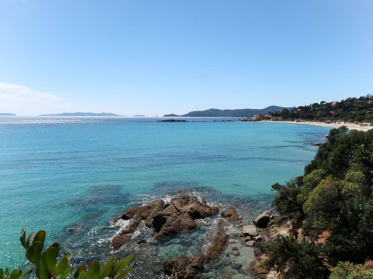 Criques et eaux turquoise